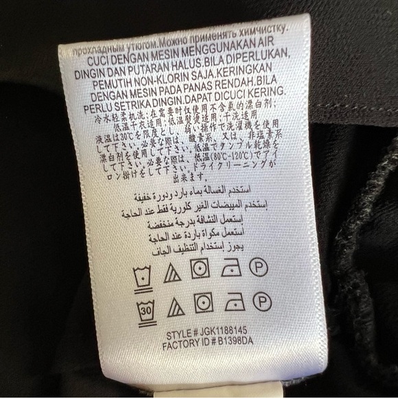 BCBGMAXAZRIA Surplice Neck Pleated Asymmetrical Sleveless Blouse (Black) Small - Picture 6 of 9